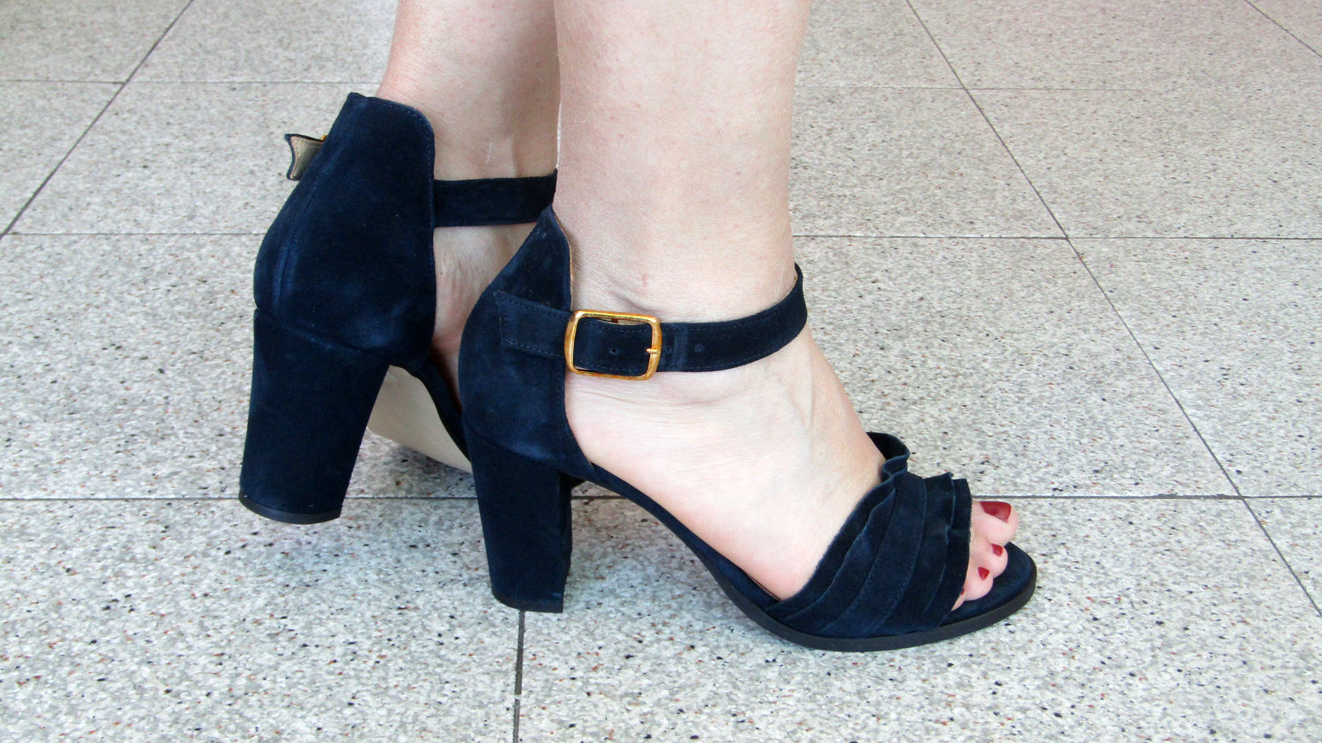 Sandália Salto Camurça Sandália Salto Camurça