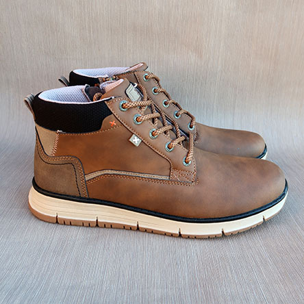 Botas Xti para hombre en color marrón