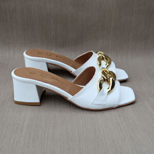 Mules-de-Senhora-com-salto-em-branco