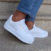 Zapatillas-de-mujer-en-blanco-con-oro