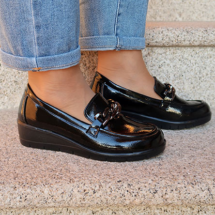 Sapato-Raso-de-Mulher-em-Verniz-Preto Sapato-Raso-de-Mulher-em-Verniz-Preto