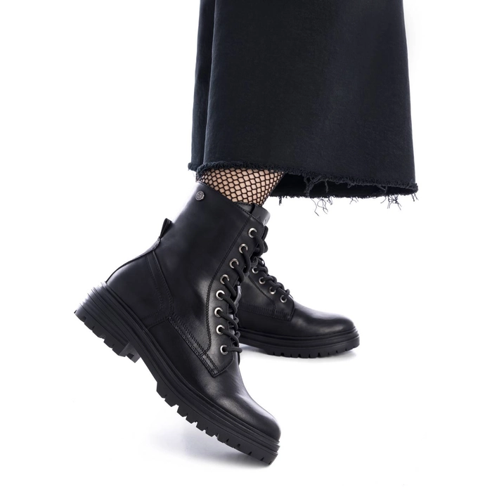 Botim de Estilo Militar em Preto Botim de Estilo Militar em Preto