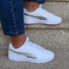 Zapatillas-Puma-blancas-con-plata