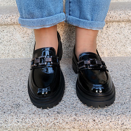 Sapato-em-Verniz-Preto-de-Senhora