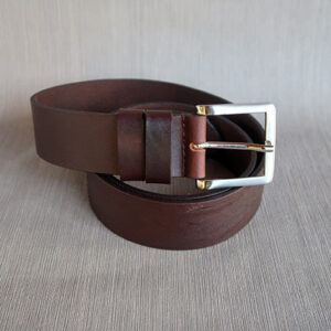 Cinturón de cuero marrón para hombre