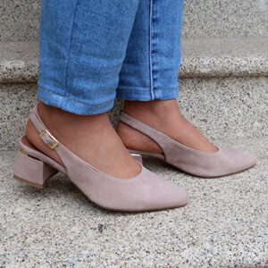 Zapato de tacón bajo en ante beige