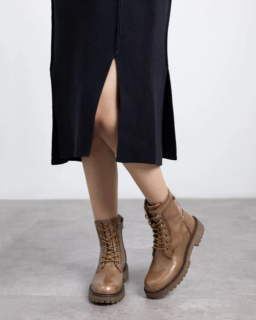 Bota Verniz Bege de Mulher