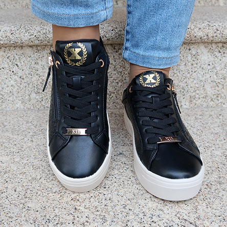 Sapatilha-de-Mulher-em-Preto-com-Fecho