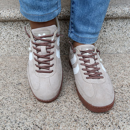 Zapatillas beige para mujer