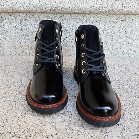 Bota-Menina-com-Atacadores-e-Fecho