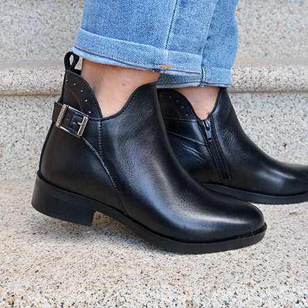 Botas planas de mujer con caña corta