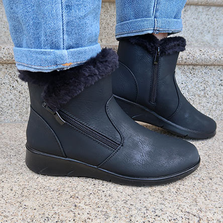 Bota-rasa-de-mulher-em-preto Bota-rasa-de-mulher-em-preto