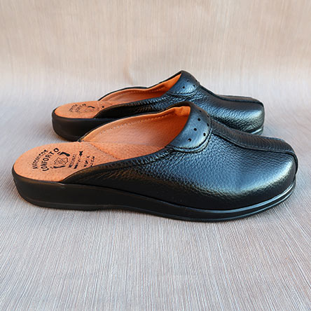 Chinelo-Senhora-Baixo-em-Pele-Preta