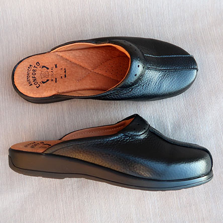 Chinelo-de-Senhora-Fechado-em-Preto