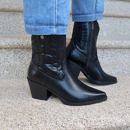 Texana-Preta-de-Senhora-da-Xti Texana-Preta-de-Senhora-da-Xti