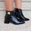 Bota-de-Salto-Baixo-em-Pele-Preta Bota-de-Salto-Baixo-em-Pele-Preta