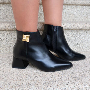 Bota-de-Salto-Baixo-em-Pele-Preta