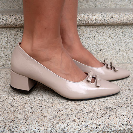 Sapato-de-Salto-Baixo-em-Verniz-Bege Sapato-de-Salto-Baixo-em-Verniz-Bege