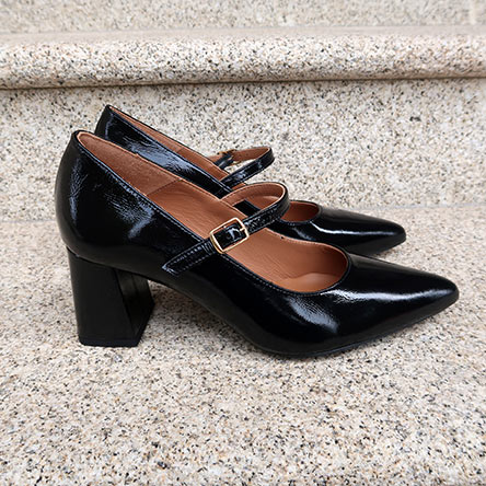 Sapato-de-Salto-em-Preto-com-Tira Sapato-de-Salto-em-Preto-com-Tira